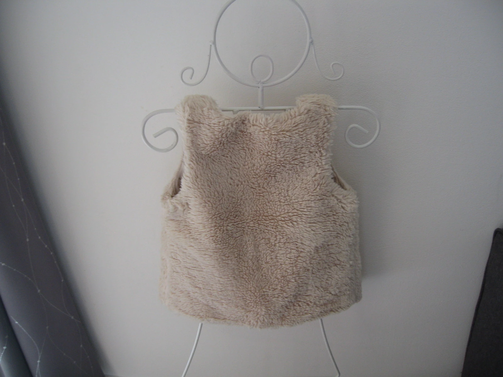Beige Kiabi sleeveless faux fur vest - 3 years (90-97 cm) – photo 2